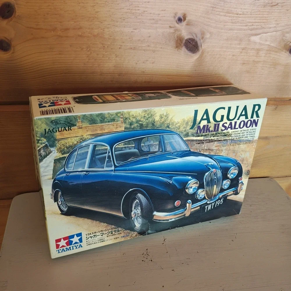Jaguar MK II Saloon Plastic Model Kit Tamiya 1/24 Scale Open Box Incomplete